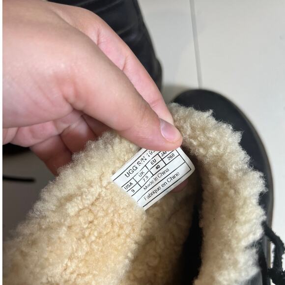 UGG Black Caspia Lace Up Leather Boots Size 9 Womens - Picture 8 of 8